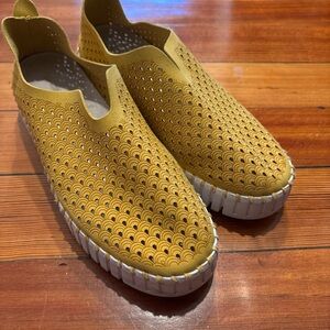 Women's Isle Jacobsen Tulip Golden Rod Slip-on casual shoe, sz 41 US 10.5-11